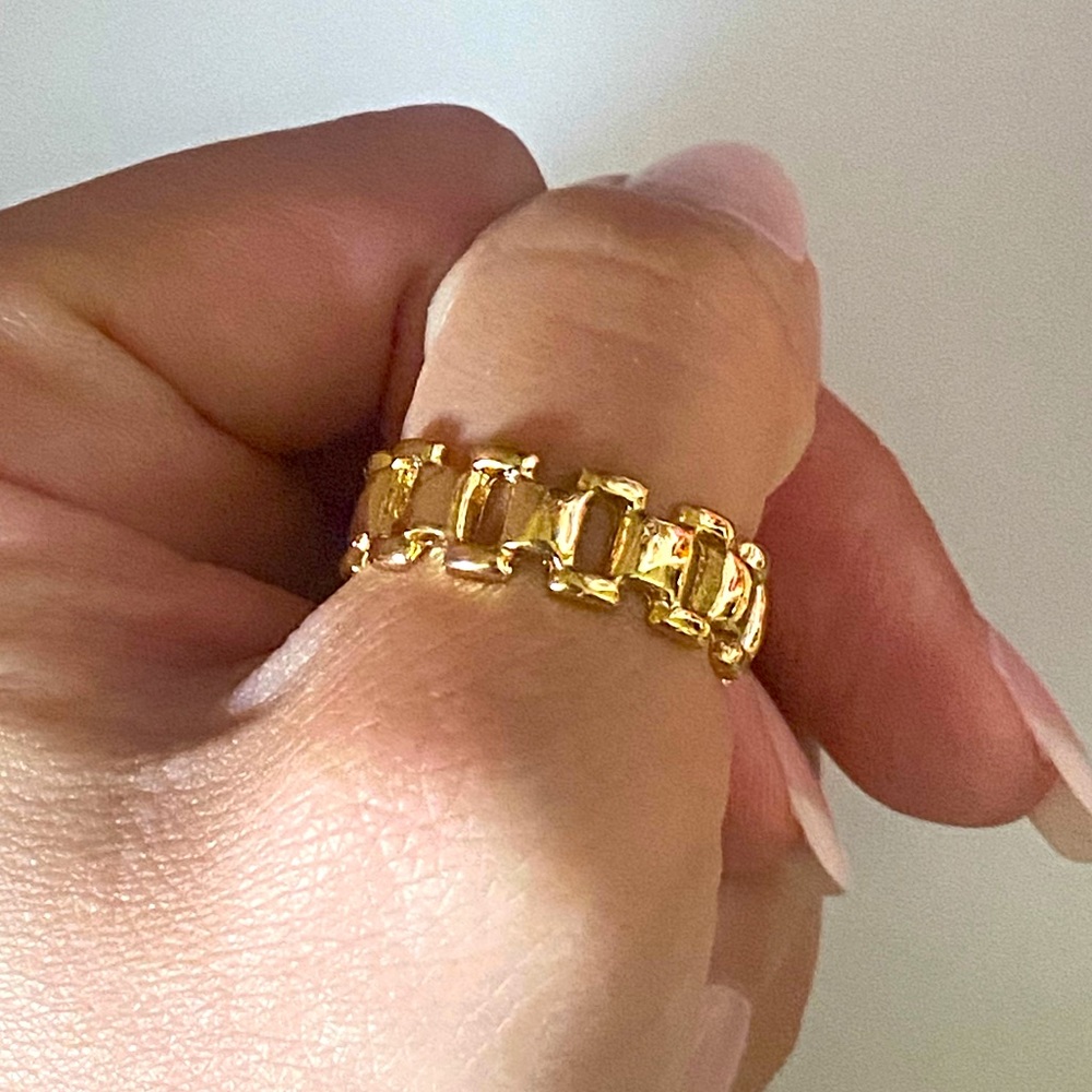 Fake gold chain ring